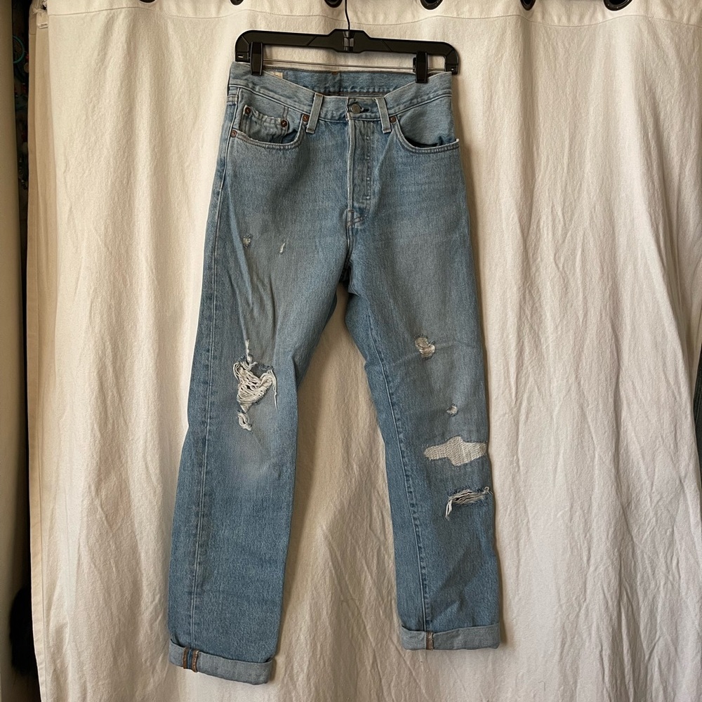 501 Levis Classics - Light Wash Button Fly